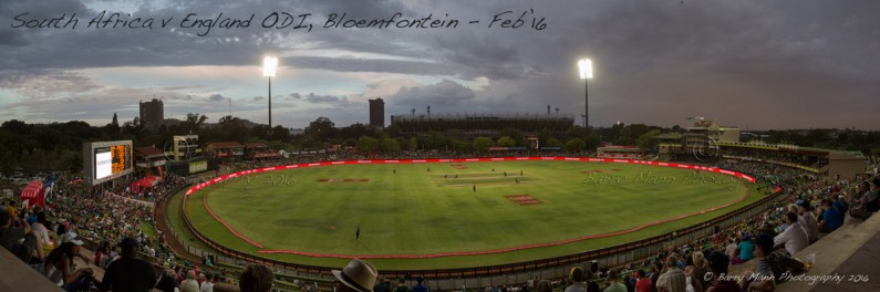 Dusk falls on the Mangaung Oval in Bloemfontein as hosts South Africa chase England's huge score of 399-9 from their 50 overs in the first One Day International (ODII).